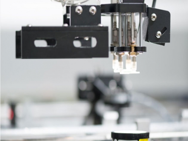 微小尺寸標(biāo)簽貼標(biāo)機